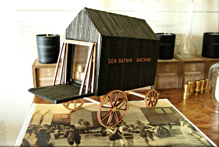 Sea bathing machine