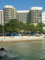 Enjoy the Sofitel Rio de Janeiro's Copacabana and Ipanema beach location.