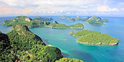 Cruise to the spectacular Ang Thong National Marine Park