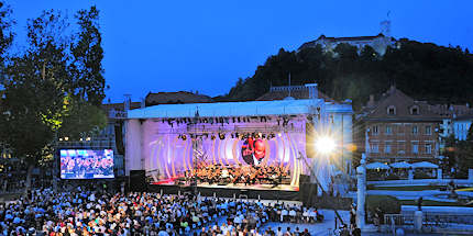 Attend open-air concerts in Congress Square