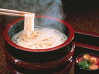 Udon noodles © JNTO
