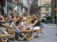 Eating outdoors in Gamla Stan. Photographer: Ulf Hinds/Stockholm Visitors Board