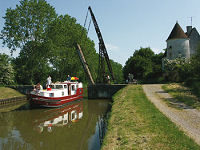 Canal Boating in France © France Afloat