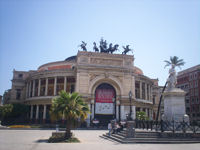 Teatro Politeama Garibaldi © Caroline Lewis