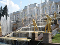 Peterhof Fountains © 123rf.com