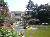 Dolmabahçe Palace © Creative Commons / erenkumcuoglu