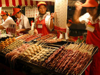 Donghuamen Night Market, Beijing © Creative Commons / beggs