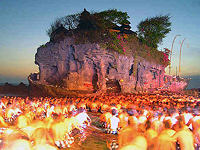 Festival at Tanah Lot © Creative Commons/Riza