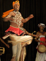 Sri Lankan dancer © Creative Commons/ciambue