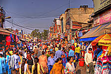 Crowds at Lajpat Nagar © Creative Commons / wili hybrid