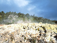 Rising sulphur © Hawaii Volcanoes National Park