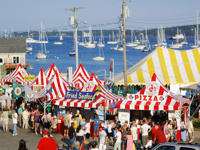 Savour fresh lobster at the Maine Lobster Festival © Creative Commons / manray3