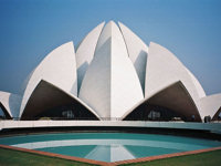 The petal-inspired Lotus Temple © Creative Commons / peking duck