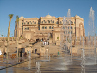 Emirates Palace Hotel, Abu Dhabi © Creative Commons / Qassaam