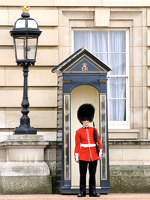 Beefeater guard at Buckingham Palace, London © Getty Images