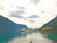 Cruise the Norweigan fjords © Creative Commons / gumuz