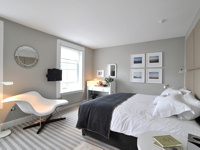 The Crown's spacious bedroom © The Crown at Woodbridge