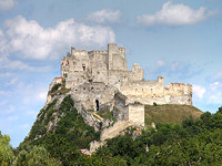 One of Slovakia's many beautiful castles, Beckovský hrad © Creative Commons / Klearchos Kapoutsis