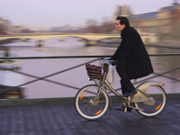 Vélib on the Pont des Arts in Paris © Creative Commons / jfgornet