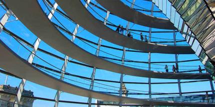 The Reichstag symbolises the new Berlin © Creative Commons / Tobi 2008