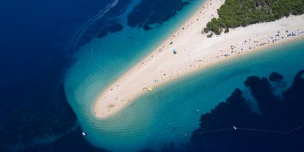 Zlatni Rat beach, Croatia © Creative Commons / Emich