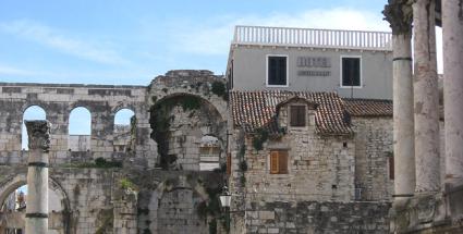 Hotel Peristil's unique location © WTG / Coralie Modschiedler