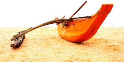 Fisherman's boat, Medilla Beach, Sri Lanka © Creative Commons/ Bleuchoi